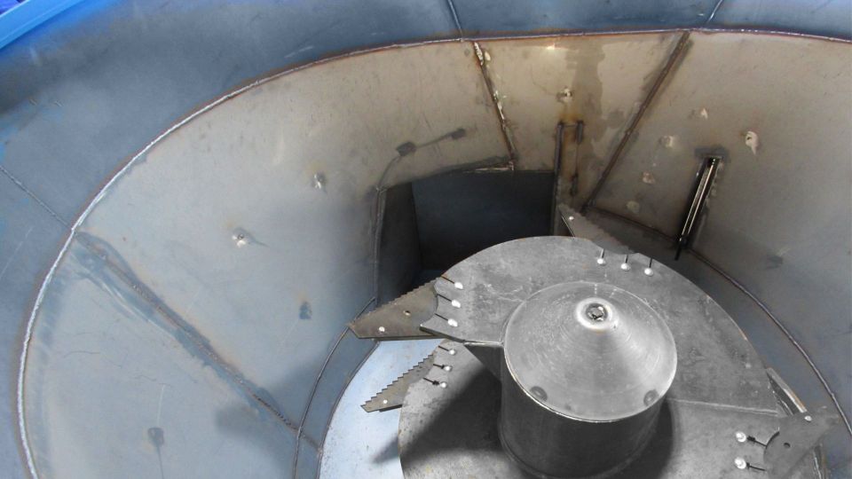 Single Screw Vertical Mixers Trailer Lucknow Products